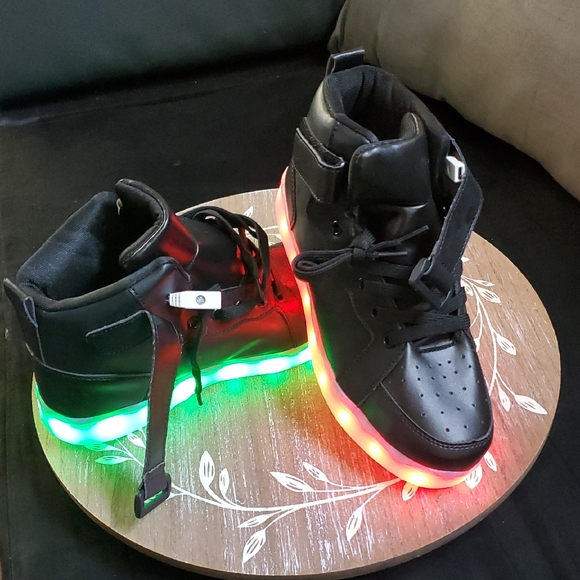 Adults Or Kids Trendy LED Lightup High Top Sneakers Sz 7 Or 38 EU , Unisex - Picture 1 of 9